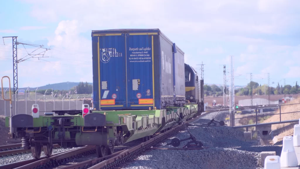 The test train running bewteen Madrid and Badajoz. Image: © Adif